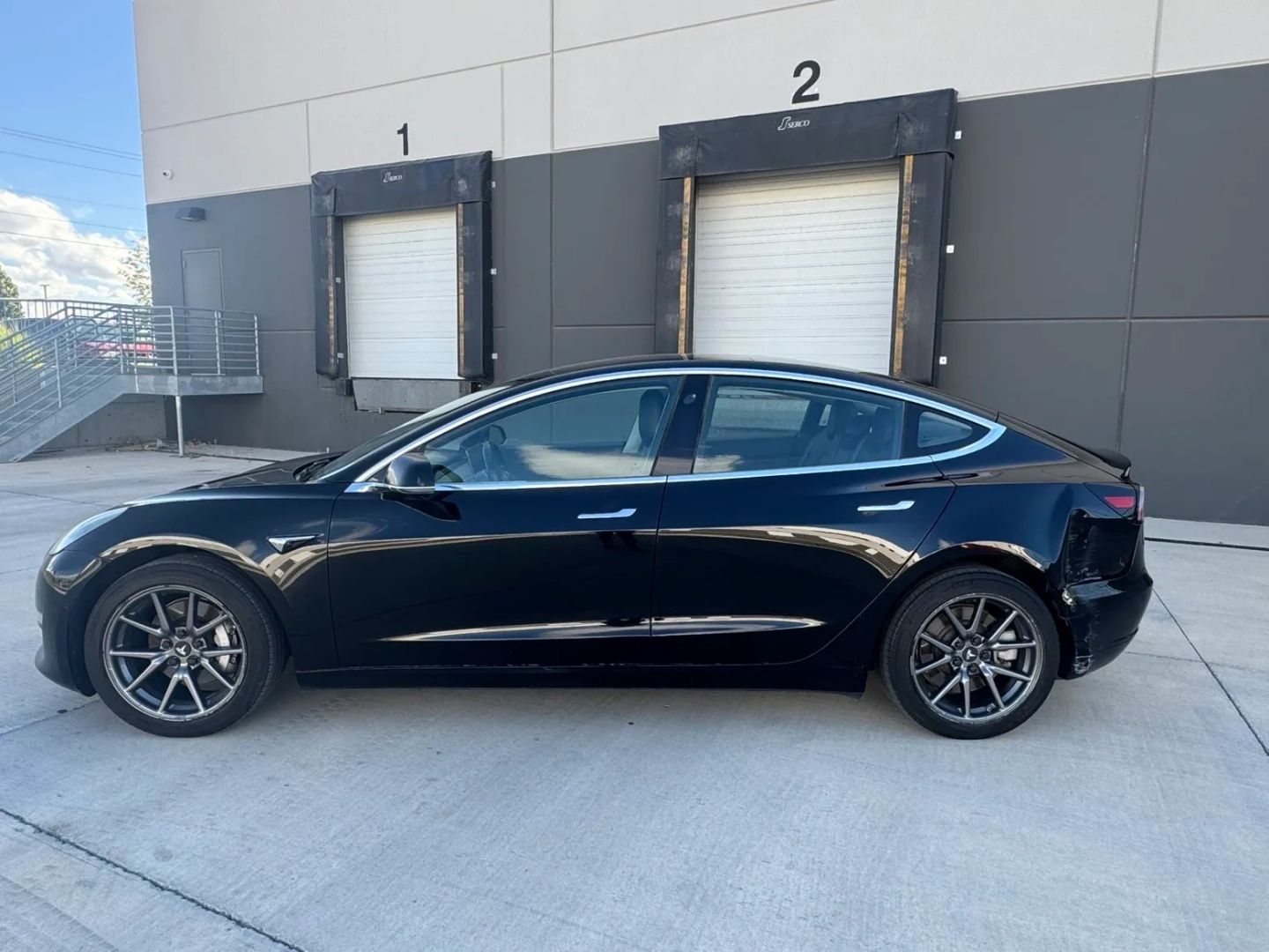 tesla model 3 2018 5YJ3E1EA9JF059105 image tesla model 3 2018 5YJ3E1EA9JF059105 image